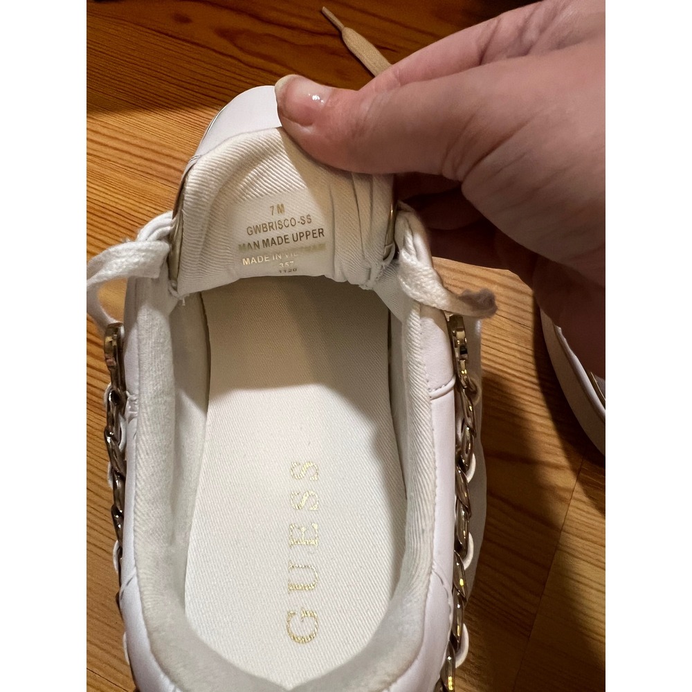 Guess Brisco White Quilted Chain Low Top Sneakers GWBRISCO-SS Womens 7M - Picture 4 of 5